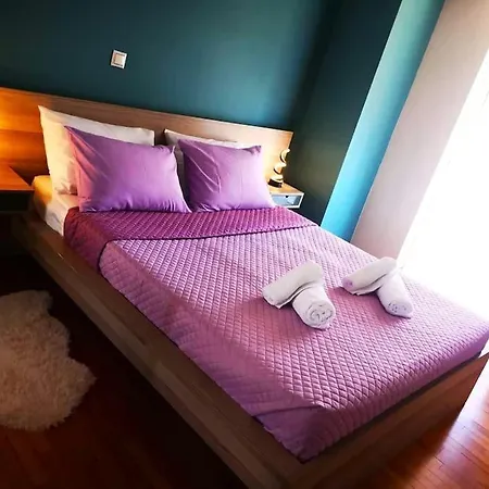 Mary's Apartment, Zografou